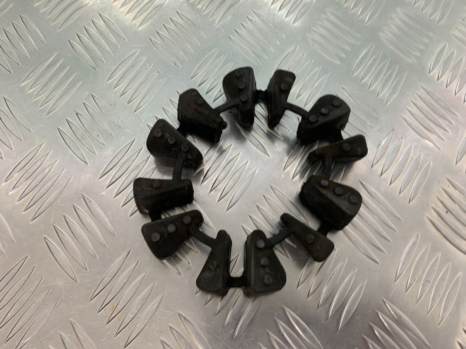 TRIUMPH TIGER 800 XCA CUSH DRIVE RUBBERS   YEAR 2015-2017 (STOCK 940)