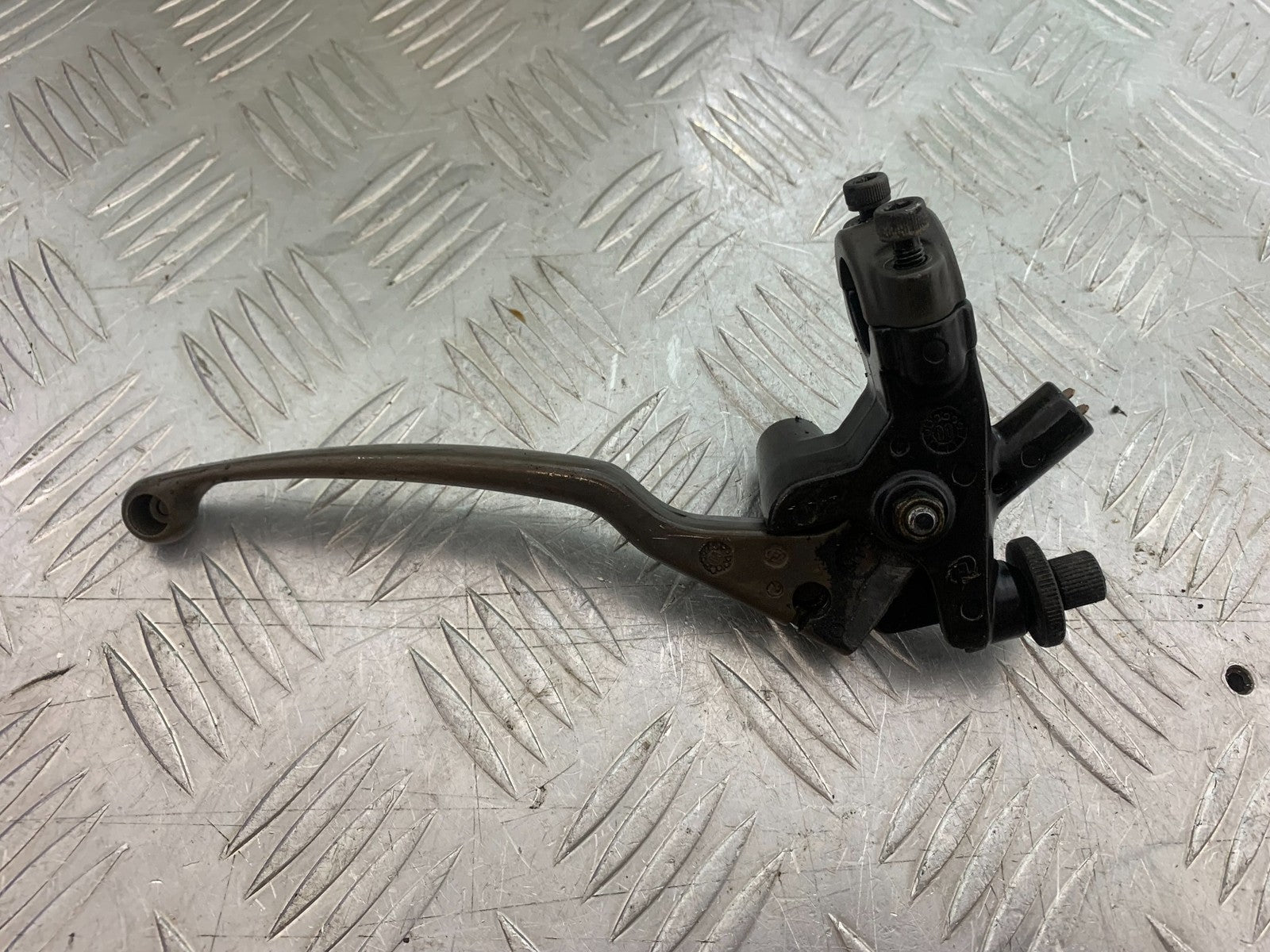 HONDA NT650 V DEAUVILLE CLUTCH LEVER AND BRACKET  YEAR 1999 (CMB1268)