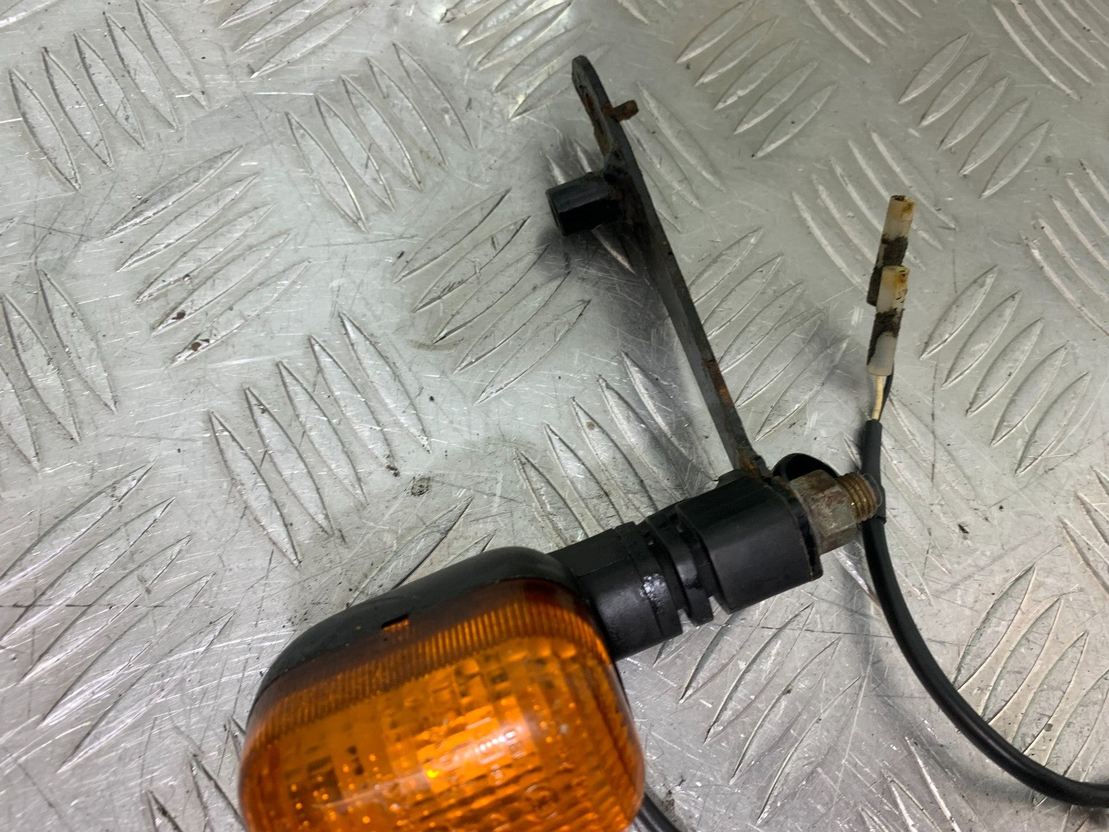 TRIUMPH 955i SPRINT ST REAR INDICATOR   YEAR 1999-04 (CMB1230)