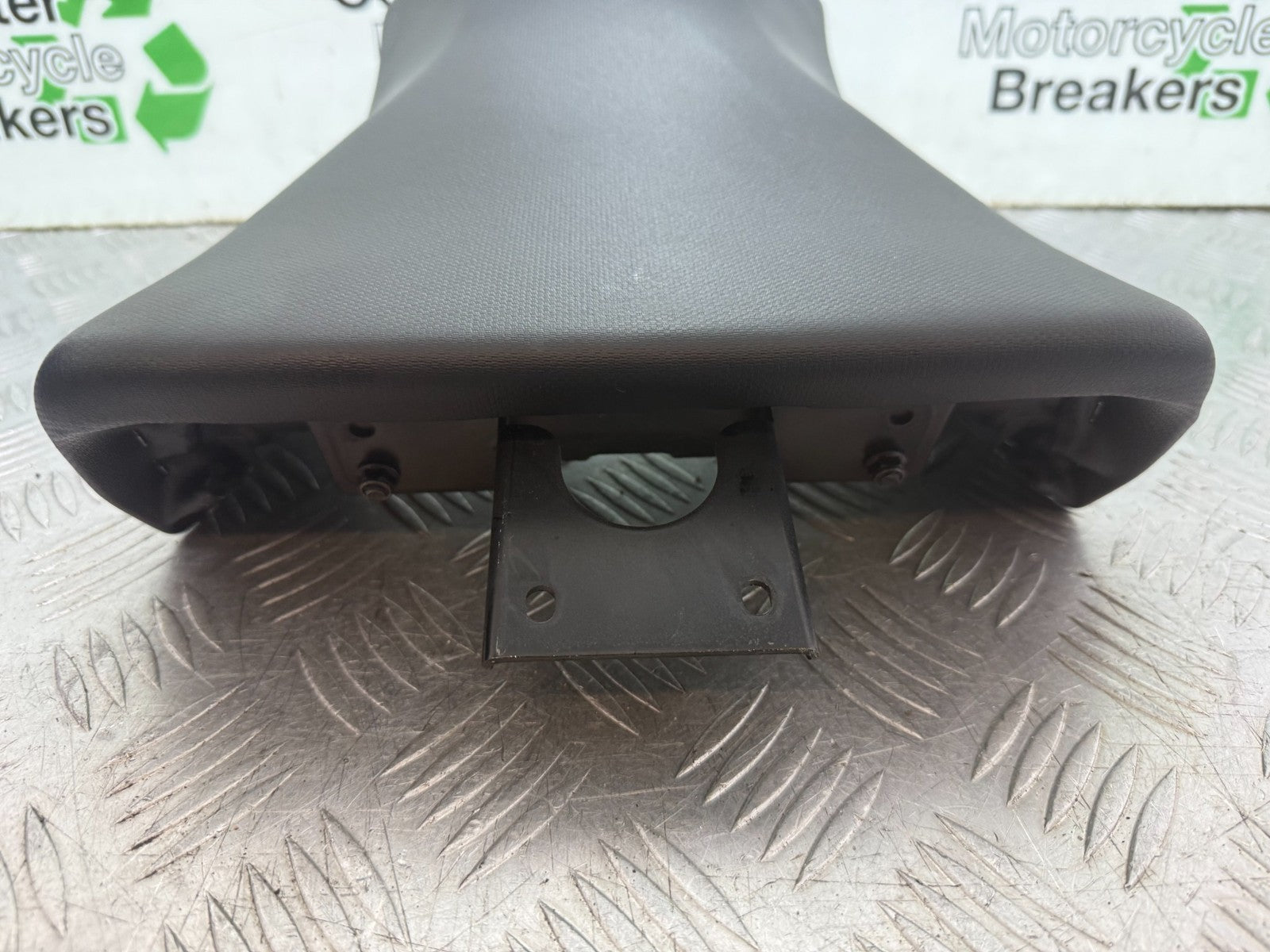 SUZUKI GSF650 GSF 650 BANDIT FRONT SEAT YEAR 2005-2008
