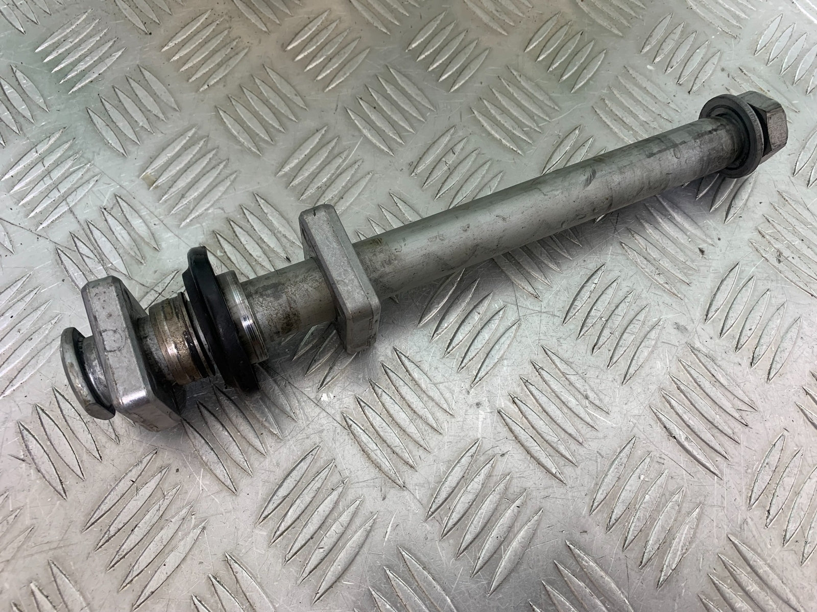 BMW M1000 R REAR WHEEL SPINDLE  YEAR 2023-2024 (CMB1140)