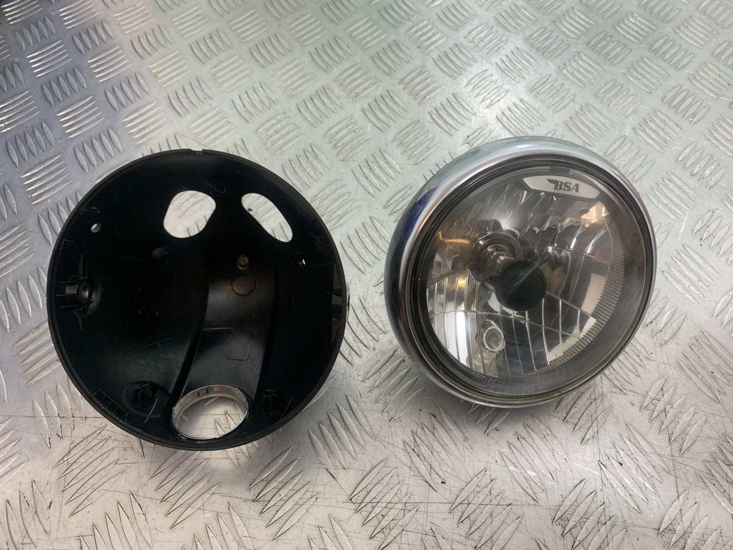 BSA 650 GOLD STAR HEADLIGHT AND BACKING   YEAR 2022-2025 (CMB1262)