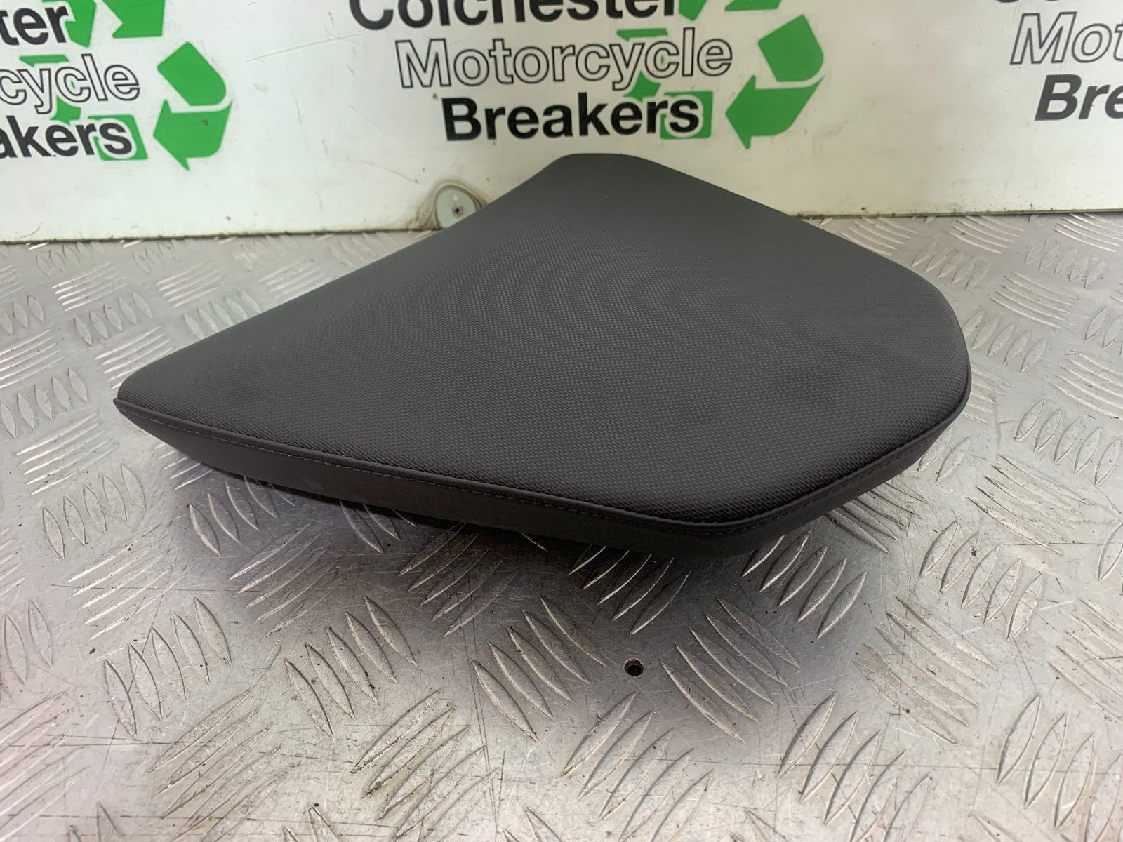 KTM 690 DUKE R LC4 REAR PILLION SEAT YEAR 2012-2015  (CMB1180)