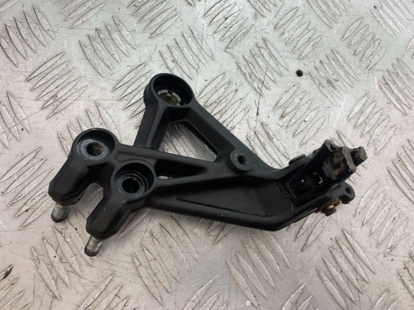 KTM DUKE 125 FRONT LEFT HANGER  YEAR 2017-2022 (CMB1274)