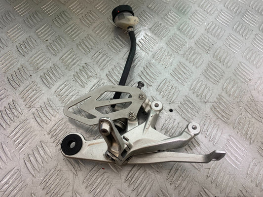 BMW S1000 RR FRONT RIGHT HANGER PEDAL AND PEG  YEAR 2015-2018 (CMB1246)