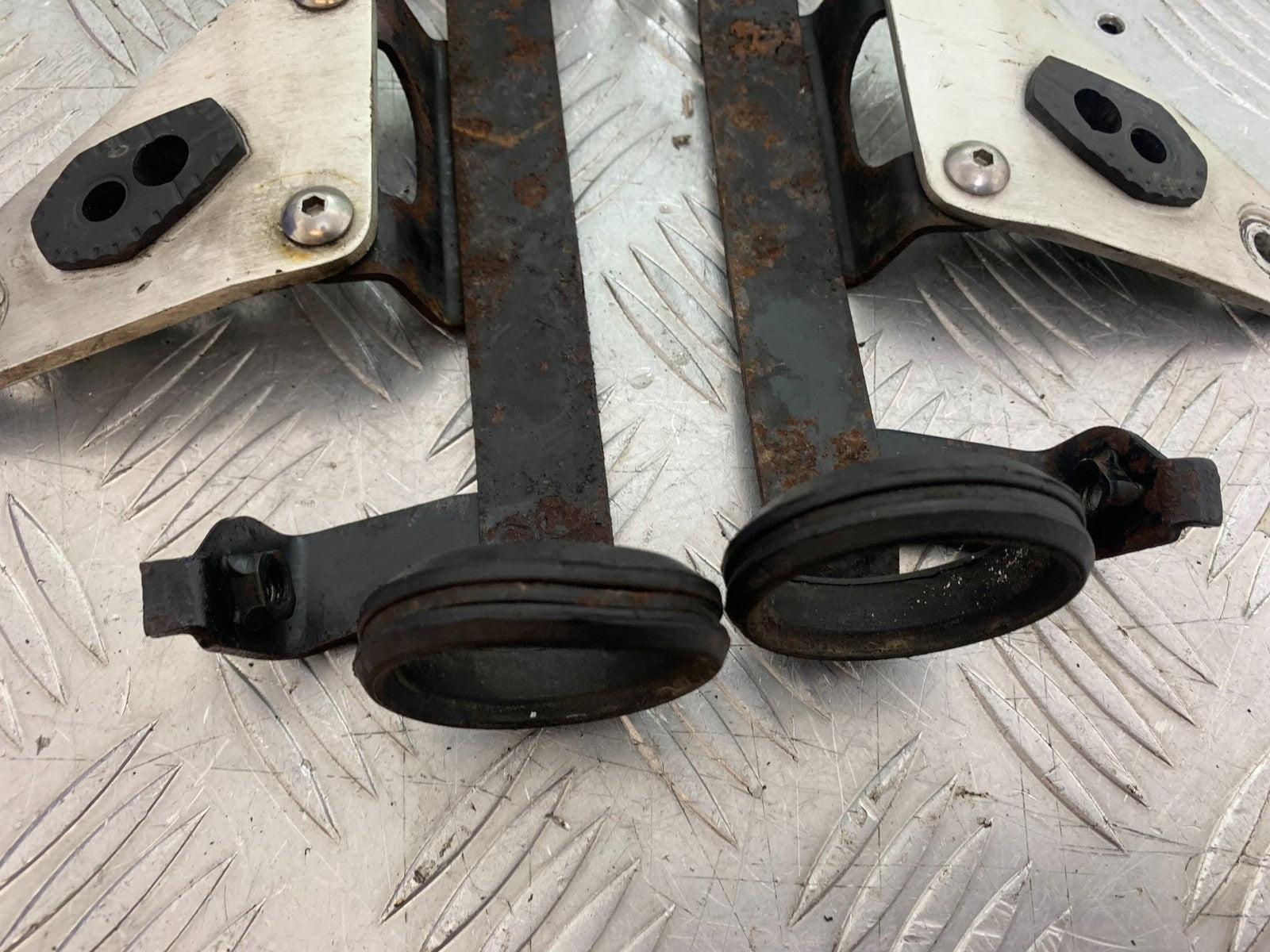 SUZUKI GSF1200 GSF 1200 BANDIT HEADLIGHT BRACKETS  YEAR 2001-2004 (CMB1188)