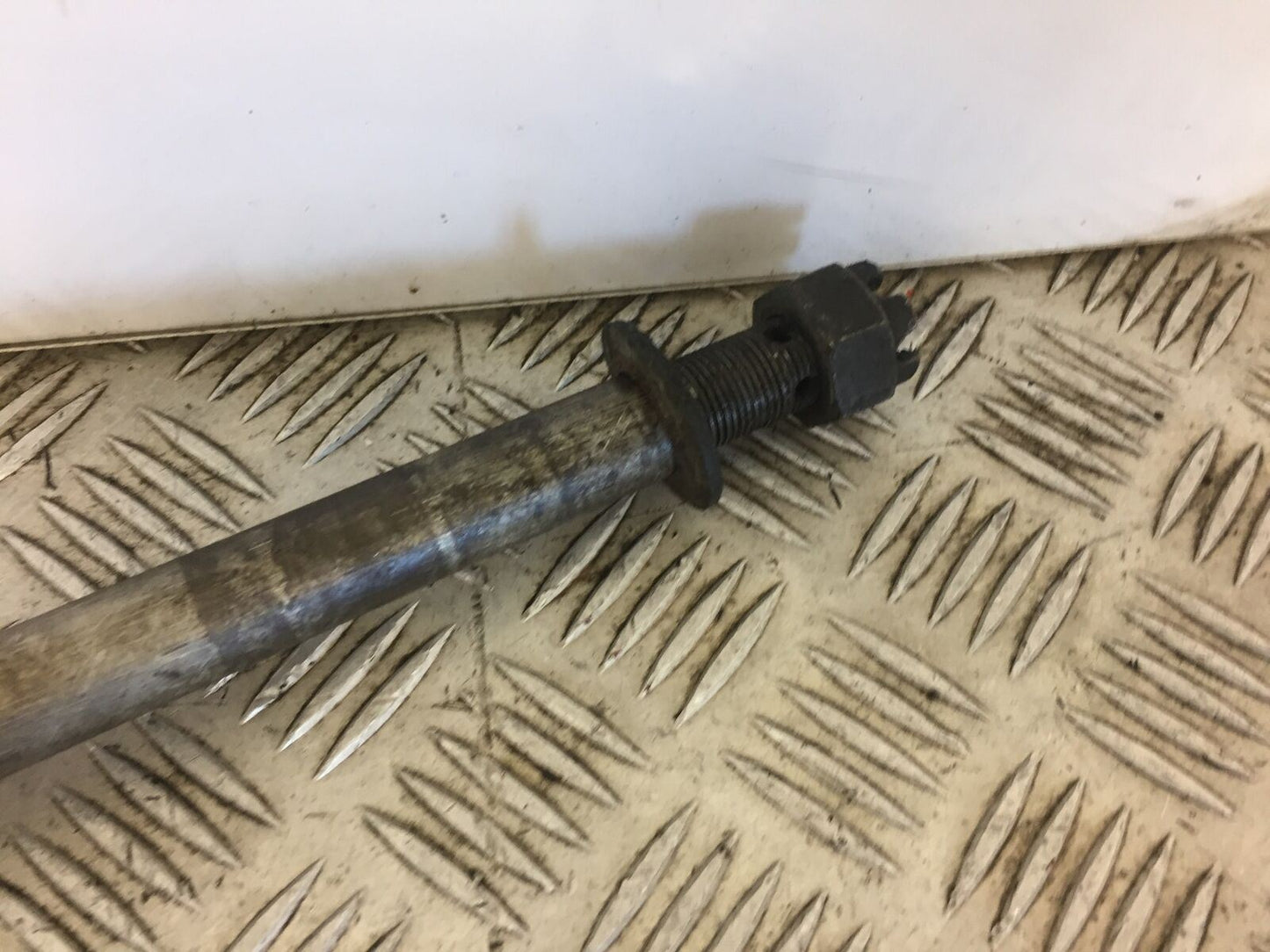 KAWASAKI ER6 F REAR WHEEL SPINDLE   YEAR 2006
