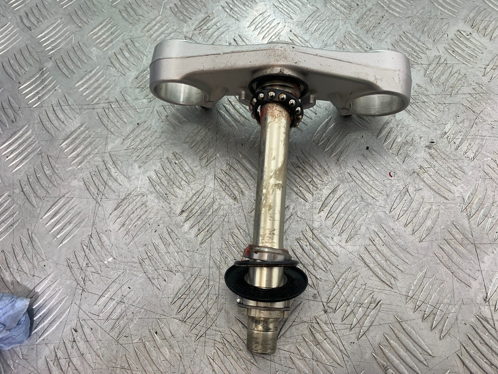 TRIUMPH 675 STREET TRIPLE R BOTTOM YOKE   YEAR 2013 - 2016 (CMB1221)