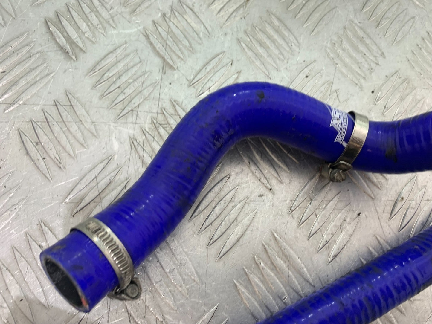 TRIUMPH 955i DAYTONA RADIATOR HOSES  YEAR 2002-2006 (CMB1229)