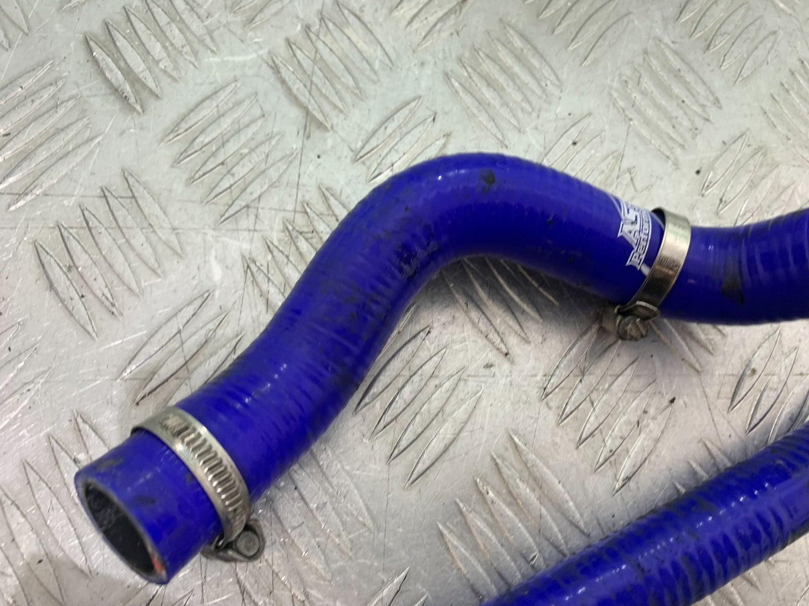 TRIUMPH 955i DAYTONA RADIATOR HOSES  YEAR 2002-2006 (CMB1229)