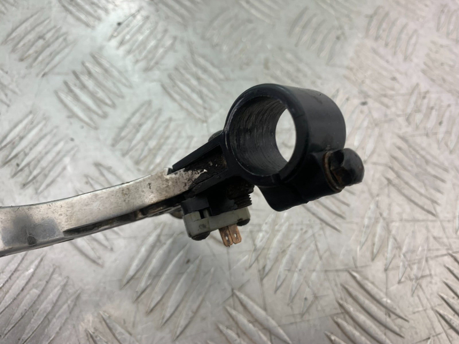SUZUKI GSF600 GSF 600 BANDIT CLUTCH LEVER AND BRACKET  2000-2004 (CMB1269)