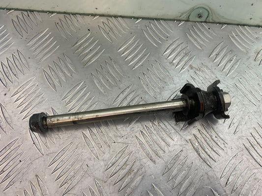 YAMAHA XT125 X XT 125 X REAR WHEEL SPINDLE 2005-2011 (CMB1097)