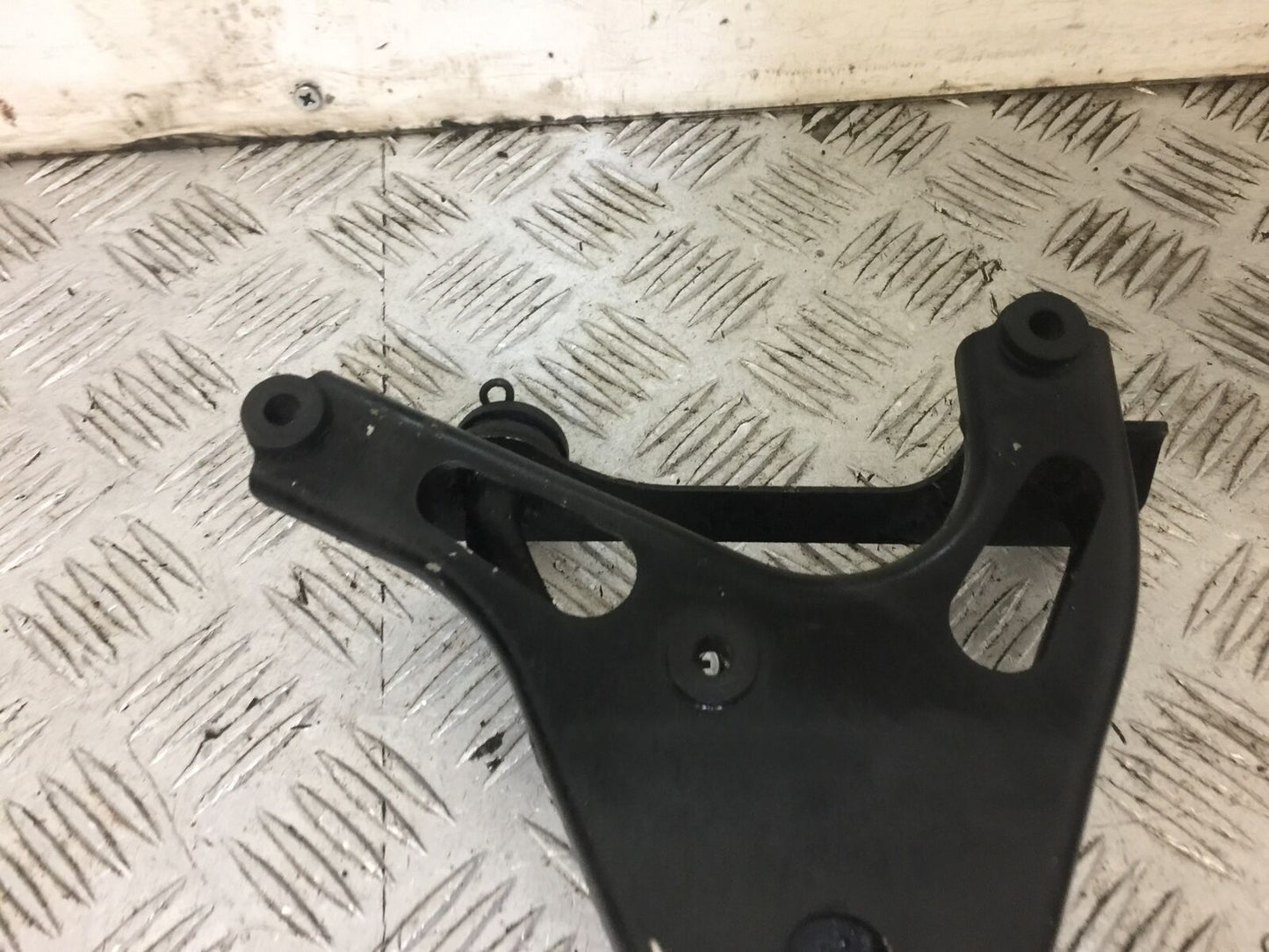 KAWASAKI ZX6R ZX6 G FAIRING BRACKET YEAR 1998-99 (STOCK 684)