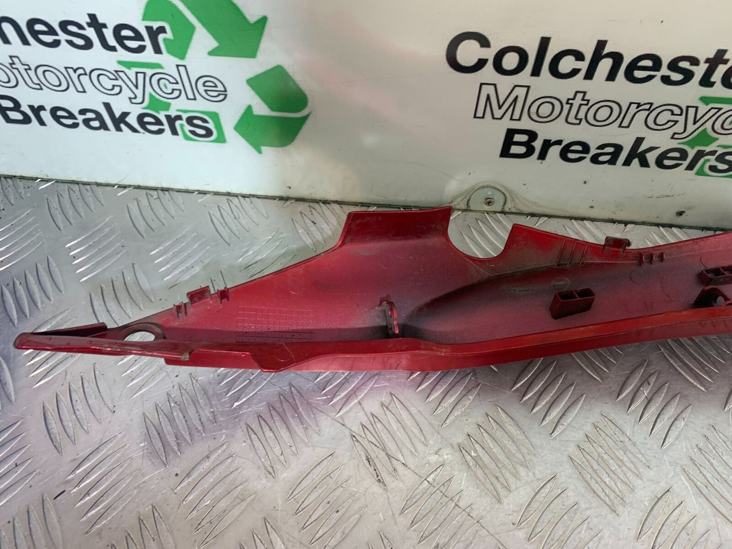 HONDA CBR650 F CBR 650F RIGHT SEAT PANEL   YEAR 2014-17  (CMB1130)