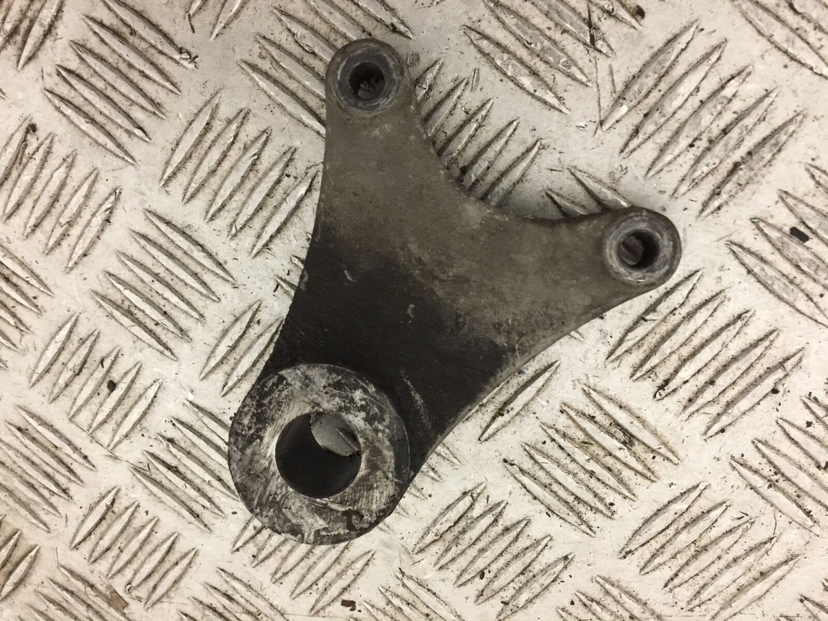 SUZUKI GSF600 GSF 600 BANDIT REAR CALIPER BRACKET  YEAR 1997 (STOCK 729)