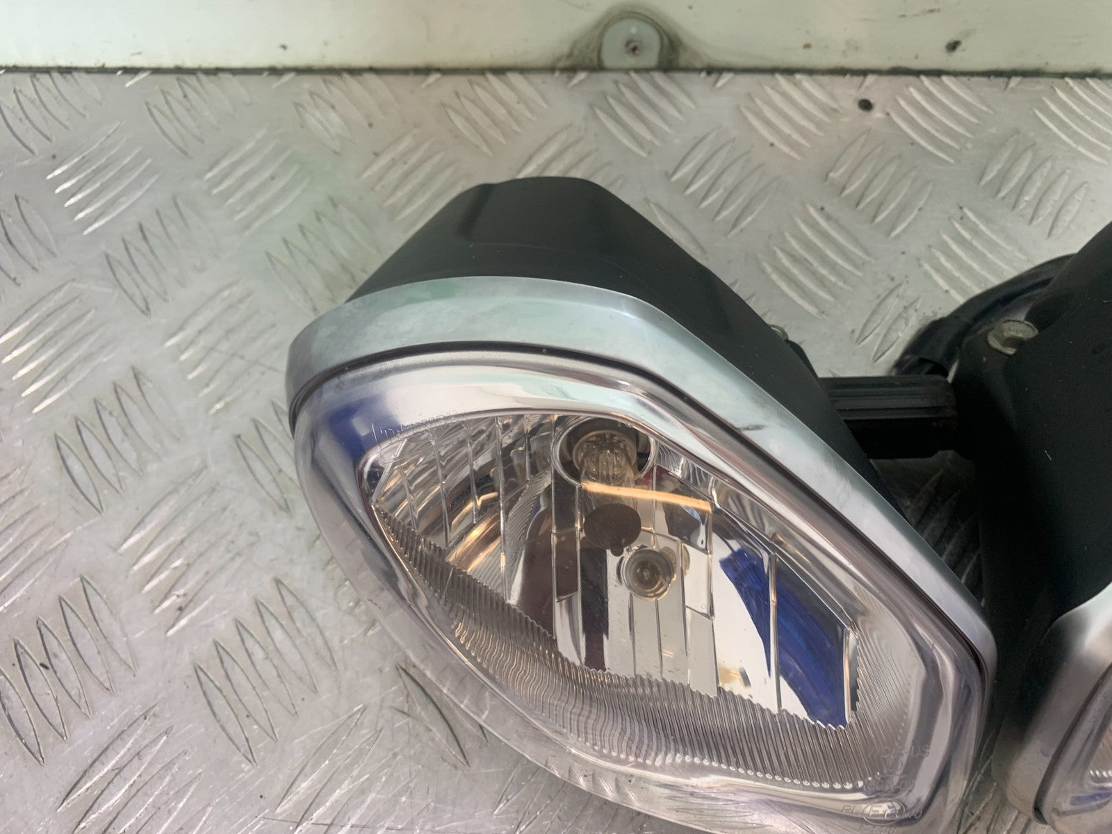 TRIUMPH 675 STREET TRIPLE HEADLIGHTS   2013-2016 (CMB1186)
