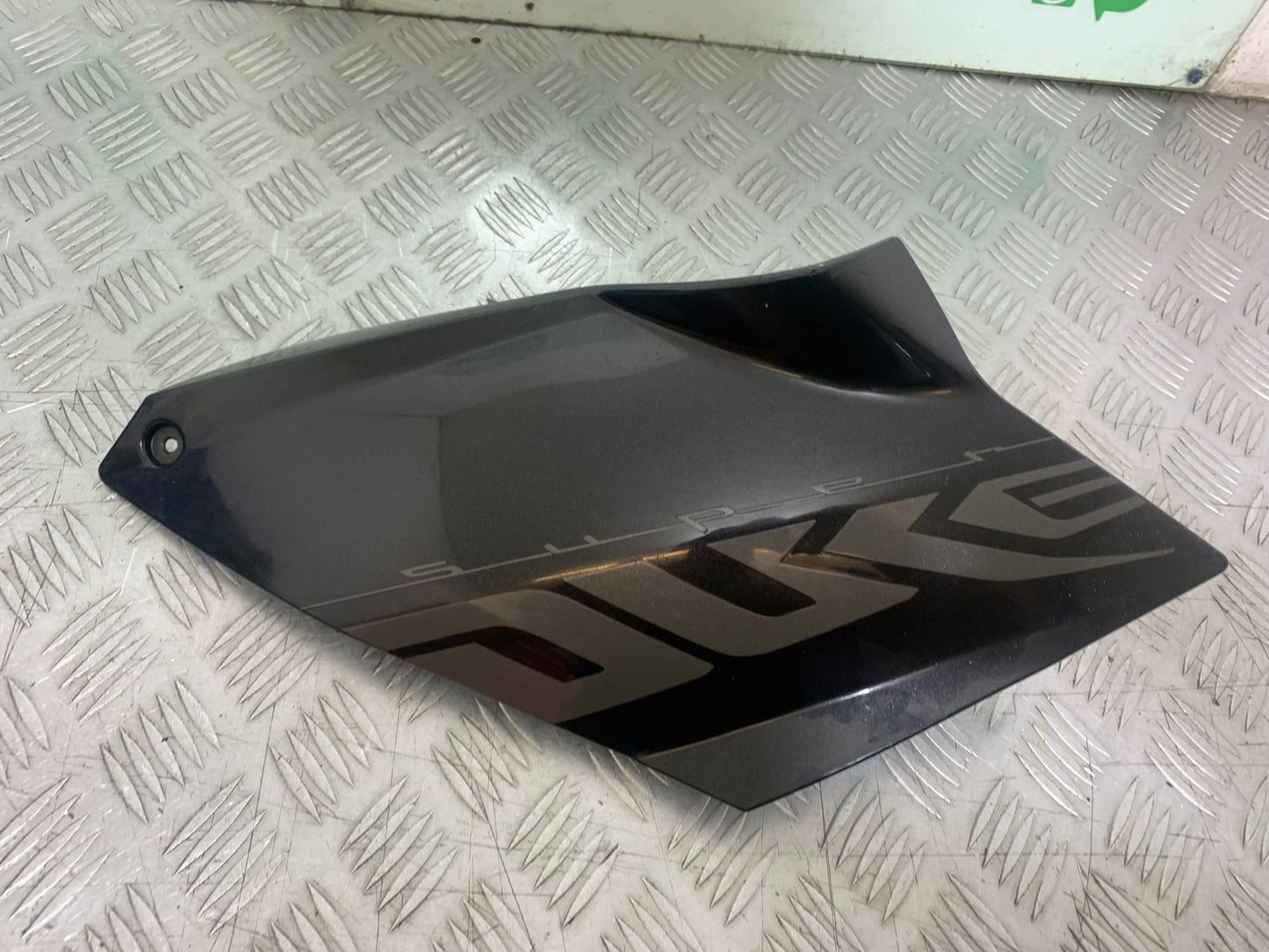 KTM 990 SUPER DUKE RIGHT TANK PANEL YEAR 2007-2011  (CMB1207)