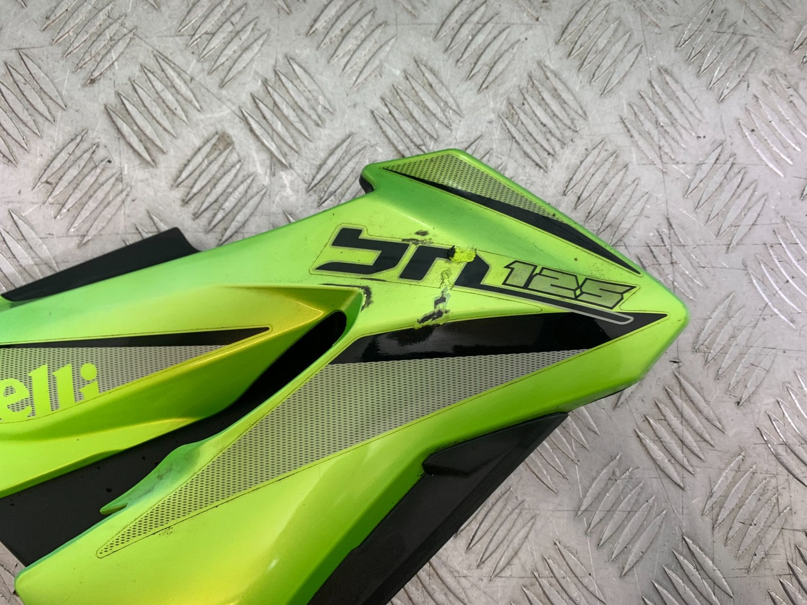 BENELLI BN125 BN 125 RIGHT SIDE FAIRING PANEL   YEAR 2018-2021 (CMB1245)