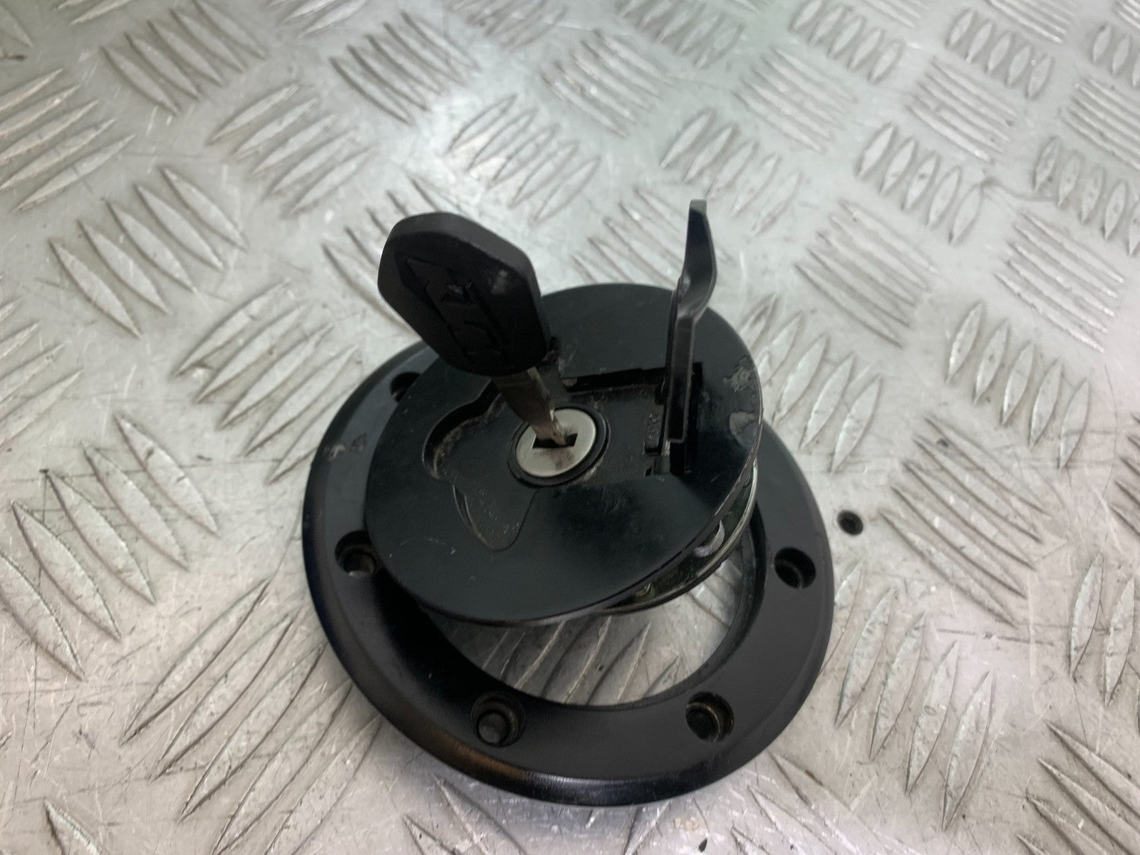 KTM DUKE 390 PETROL CAP AND KEY  YEAR 2017- 2023 (CMB1314)