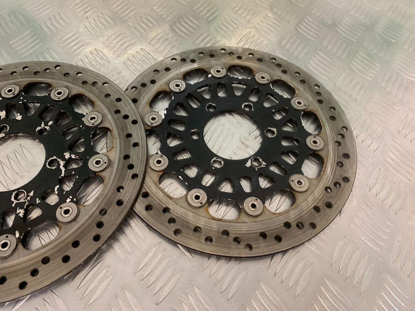 TRIUMPH 955I SPRINT RS FRONT BRAKE DISCS YEAR 1999-04 (STOCK 989)