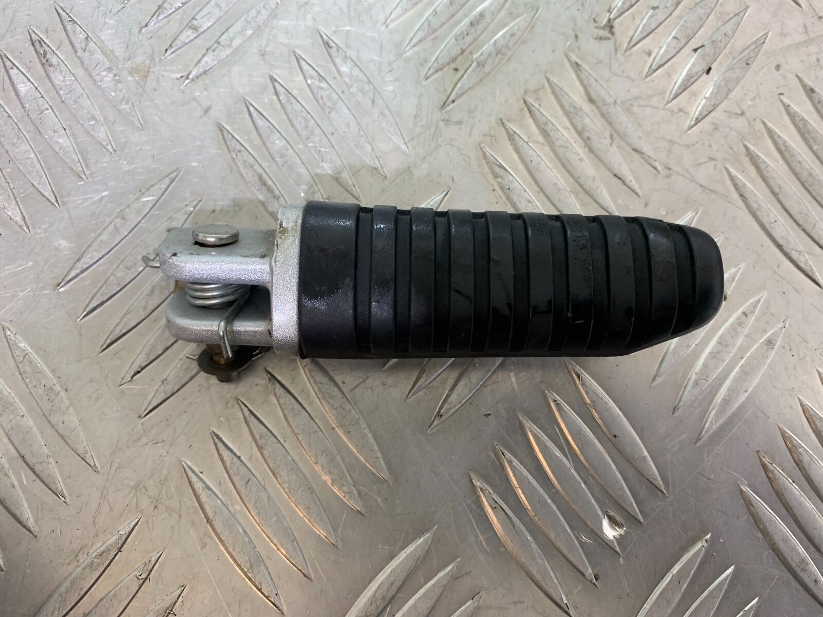BENELLI BN125 BN 125 FRONT RIGHT FOOTPEG   YEAR 2018-2021 (CMB1080)