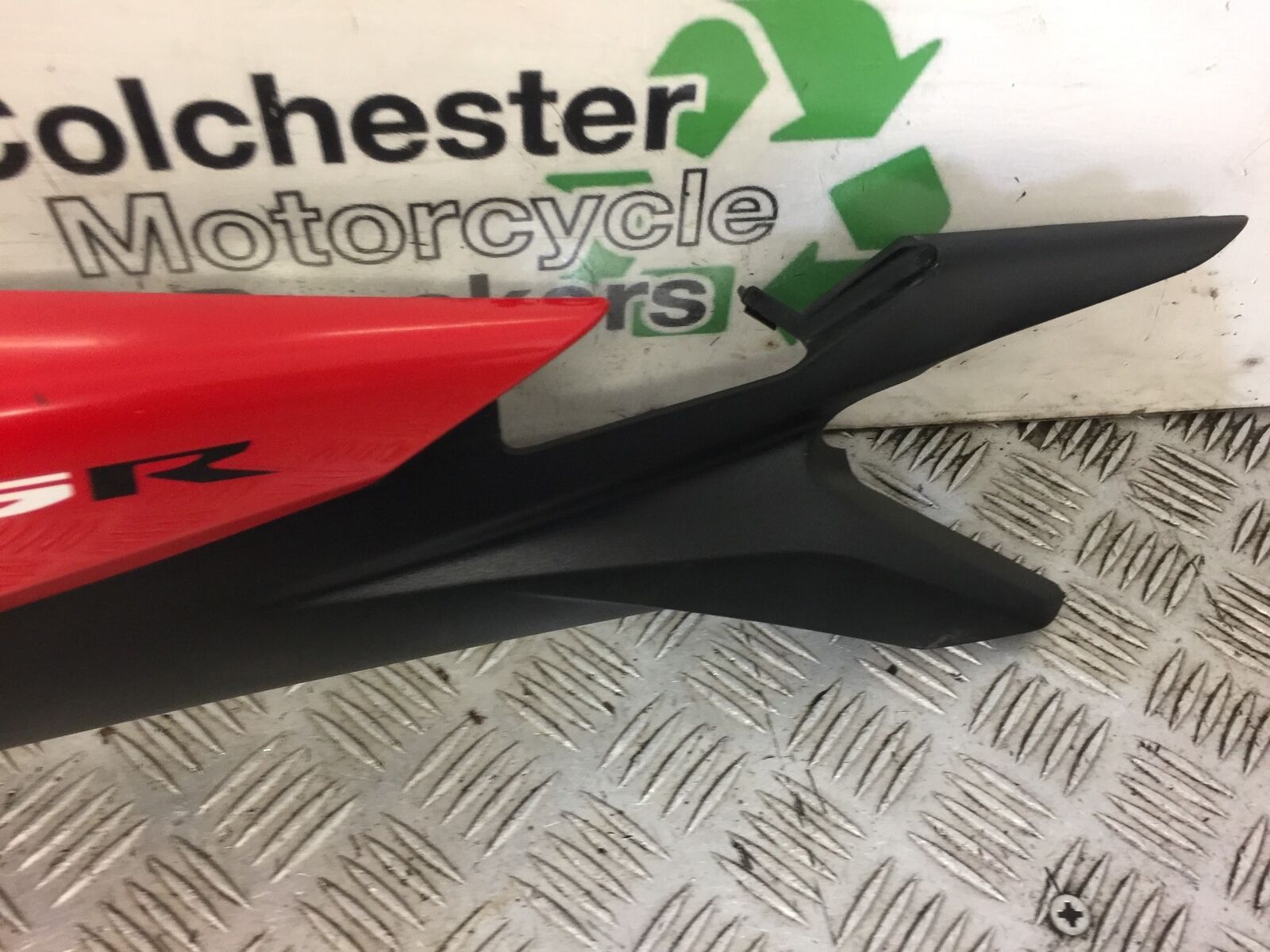HONDA CBR125 CBR 125 RIGHT SEAT PANEL  YEAR 2011-2017 (STOCK 501)