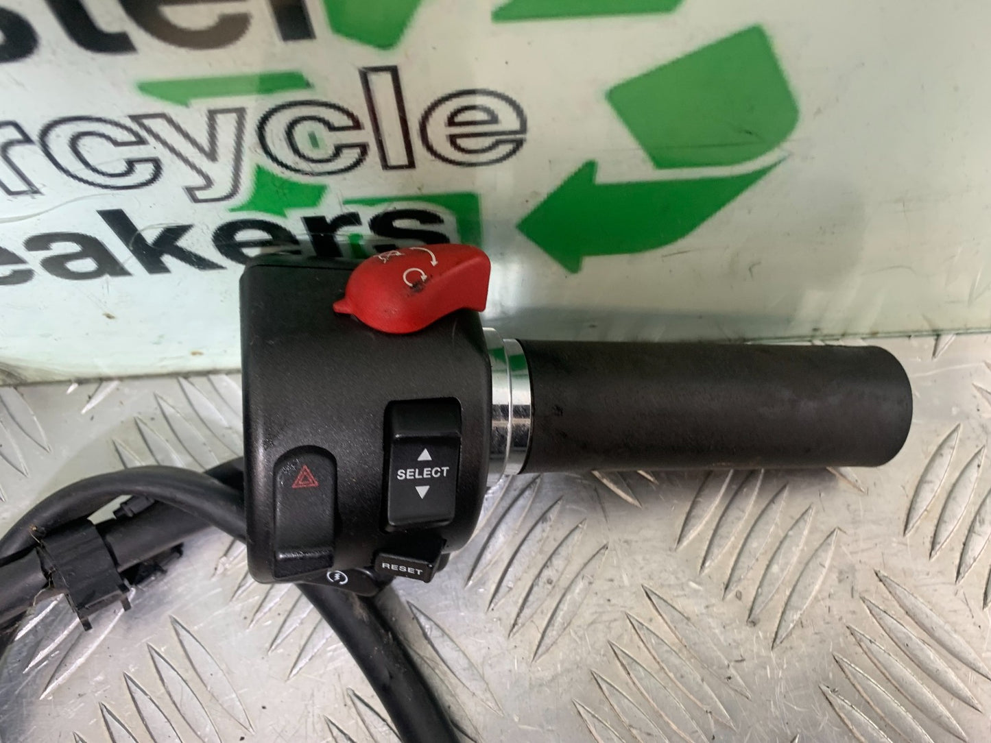 YAMAHA XVS 1300 MIDNIGHT STAR RIGHT SWITCH GEAR  YEAR 2007-16 (CMB1200)