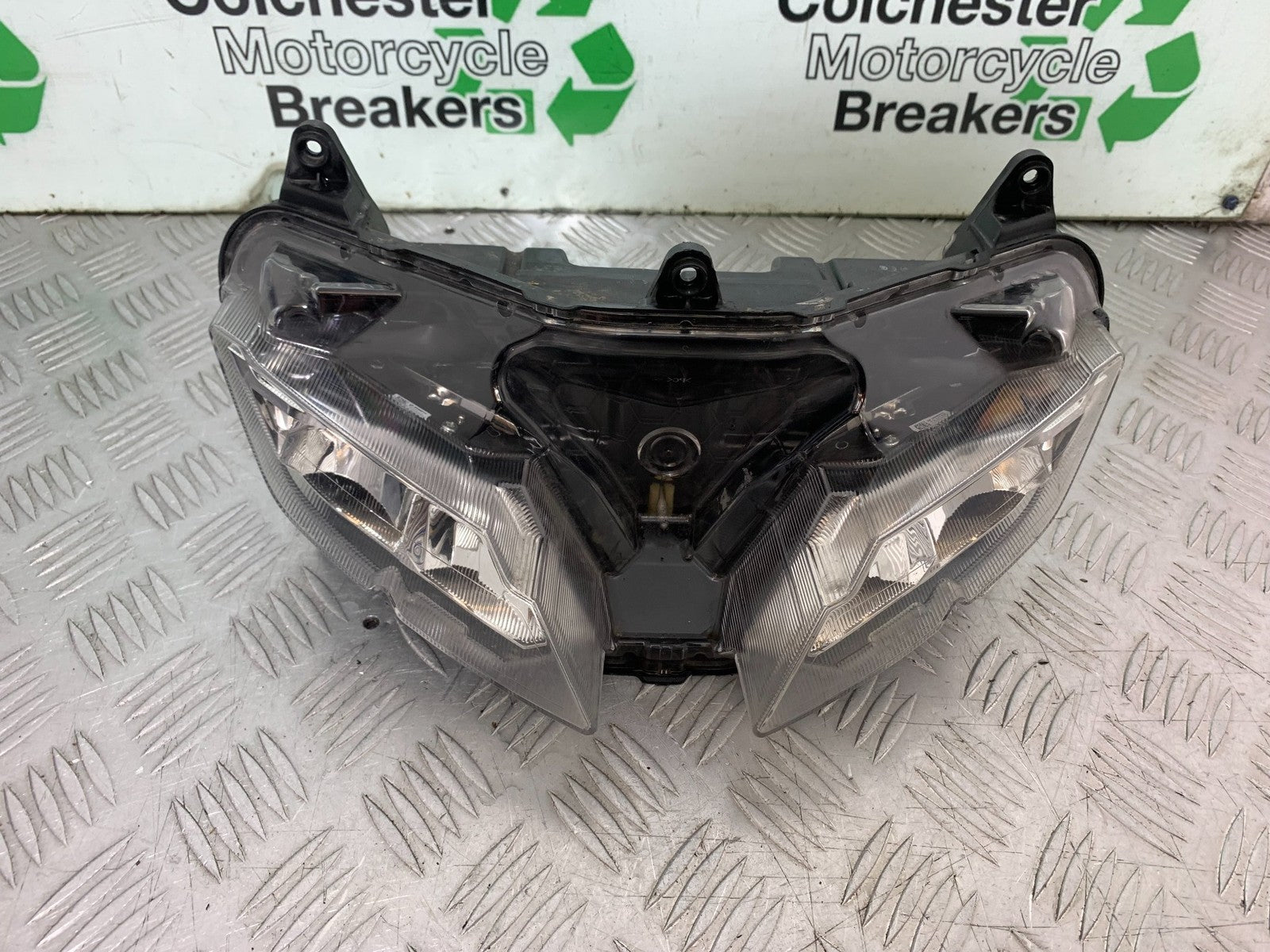 YAMAHA YZF-R125 YZF 125 HEADLIGHT  YEAR 2019-2022 (CMB1263)