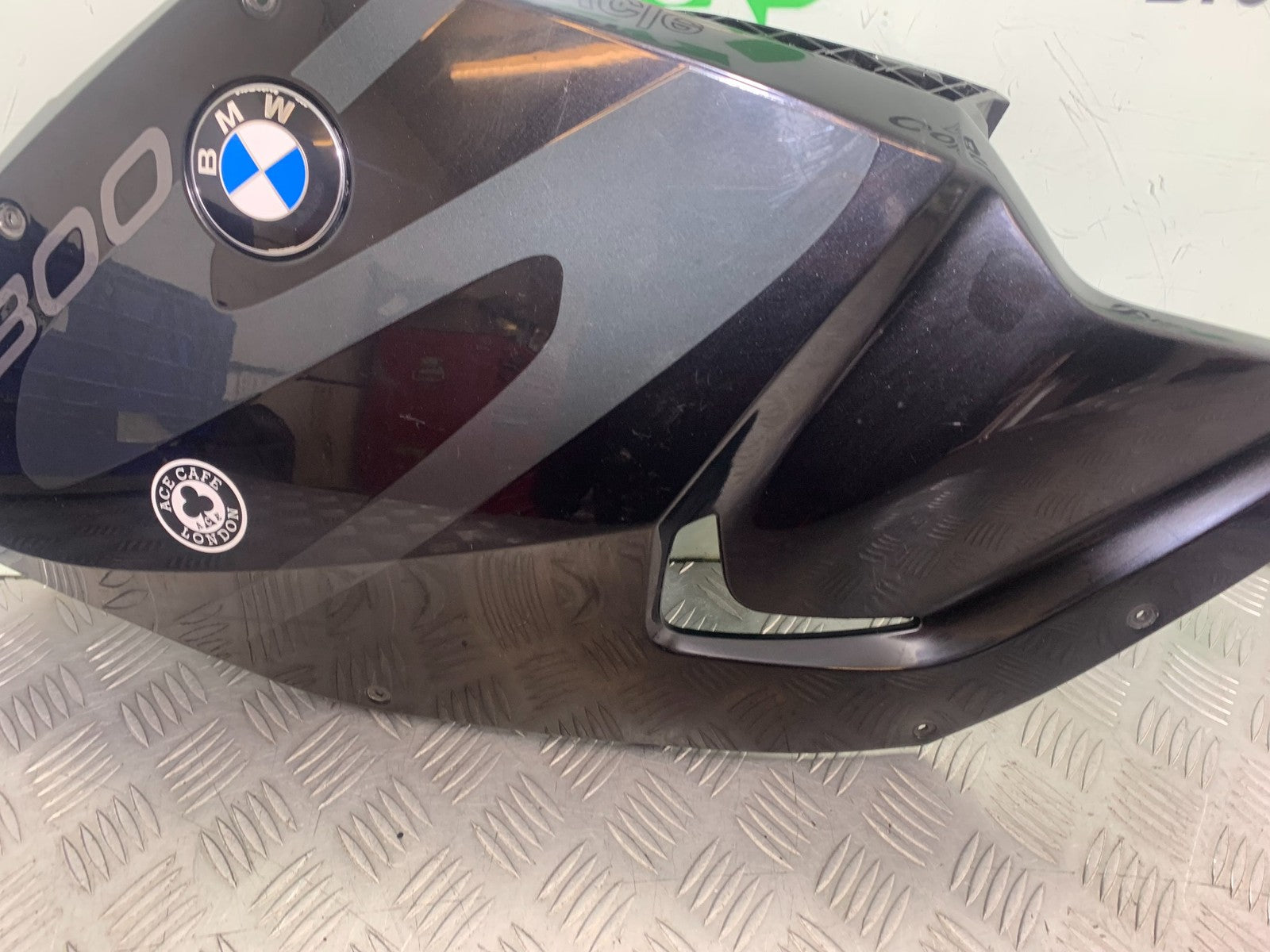 BMW K1300 S K 1300 S LEFT FAIRING PANEL YEAR 2009-16 (CMB1216)