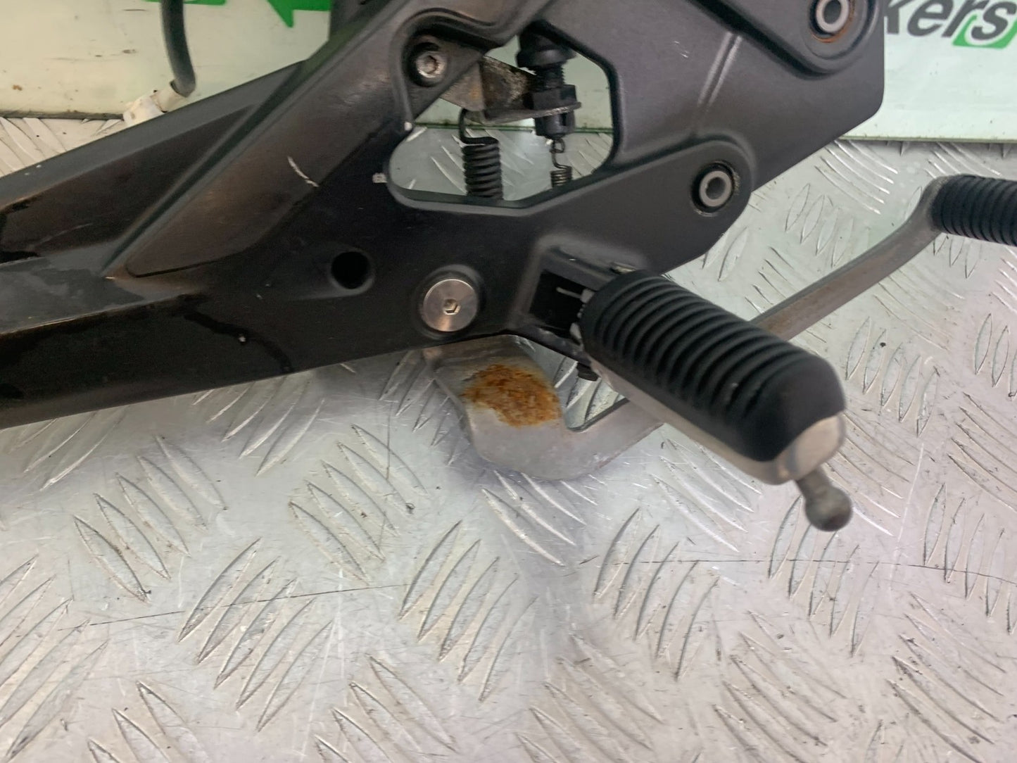 YAMAHA XJ6 XJ6-S FRONT RIGHT HANGER  YEAR 2009-2015  (CMB1212)