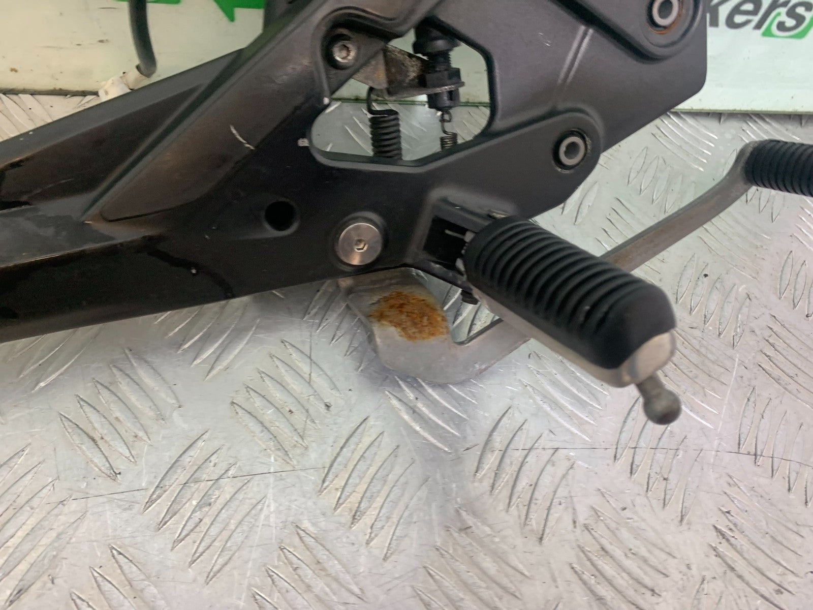 YAMAHA XJ6 XJ6-S FRONT RIGHT HANGER  YEAR 2009-2015  (CMB1212)