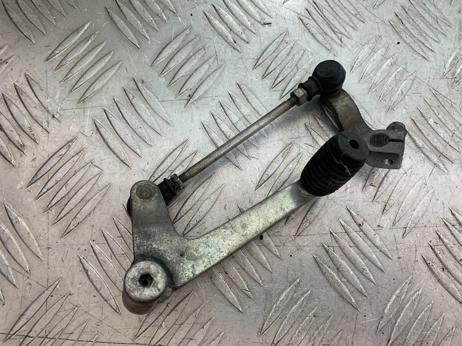 HONDA NT650 V DEAUVILLE GEAR LEVER   YEAR 1998-01(CMB1320)