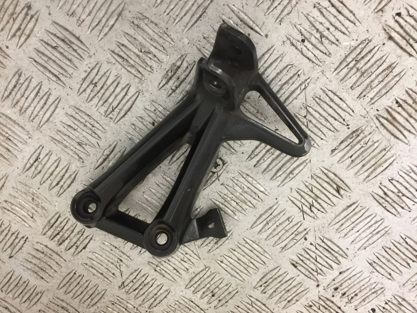 YAMAHA MT09 MT-09 RIGHT REAR HANGER  YEAR 2018 (STOCK 906)