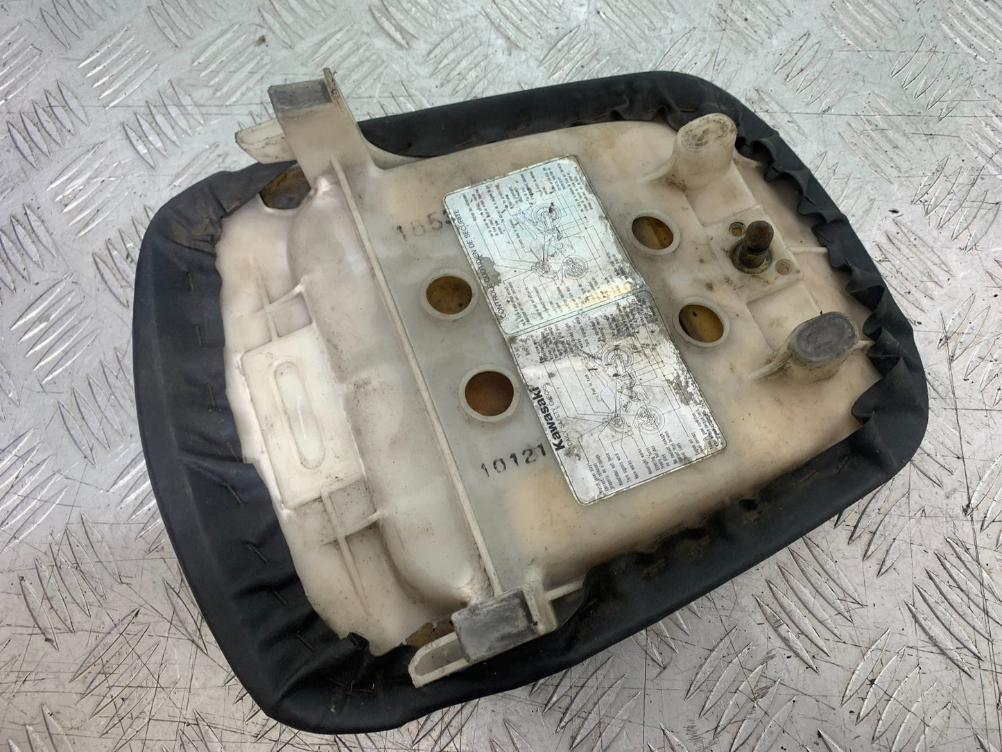 KAWASAKI ZX9R ZX9 C REAR SEAT   YEAR 1998-99 (CMB1213)