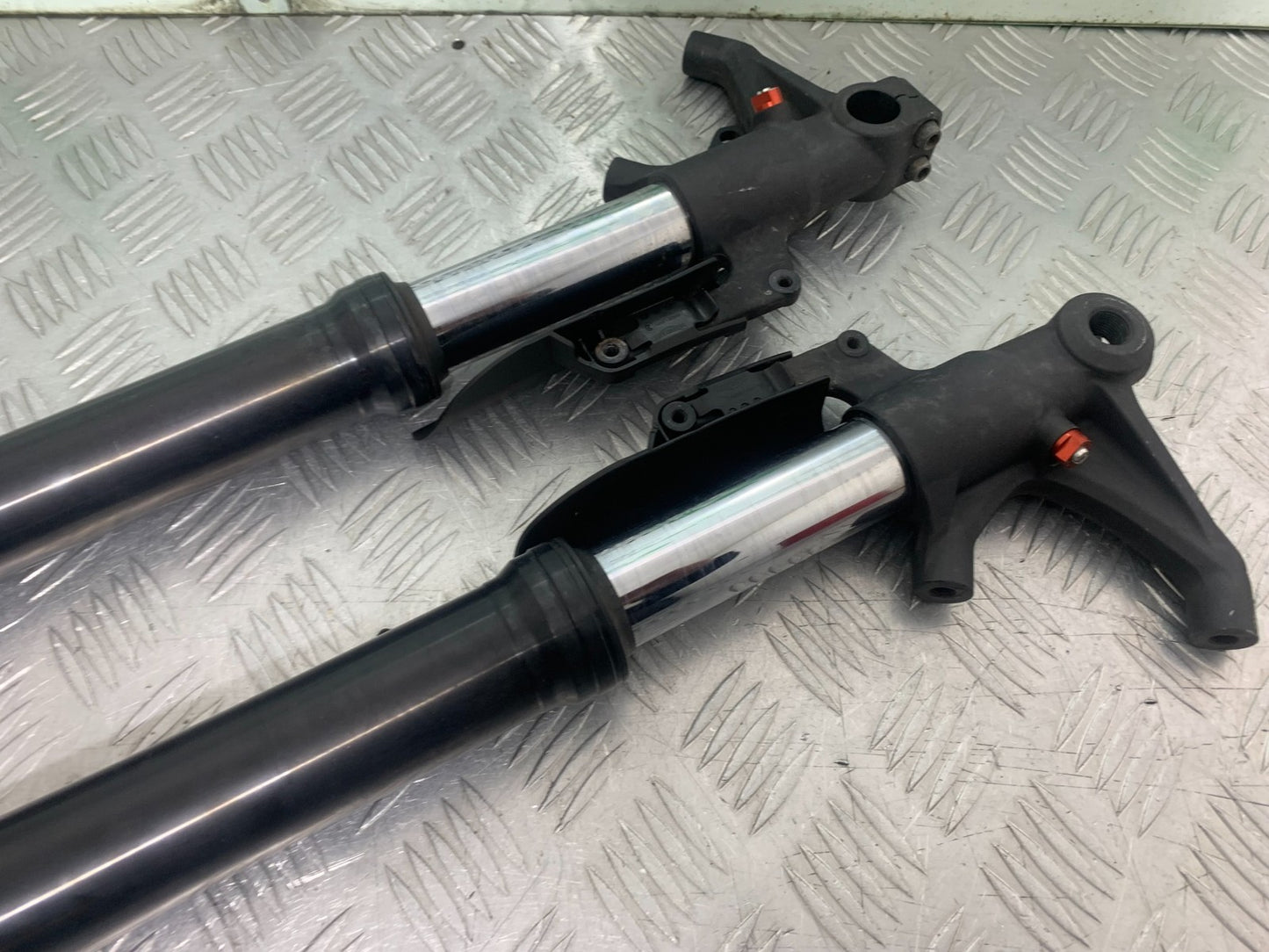 TRIUMPH 675 STREET TRIPLE RX FORKS   2015- 2017 (CMB1299)