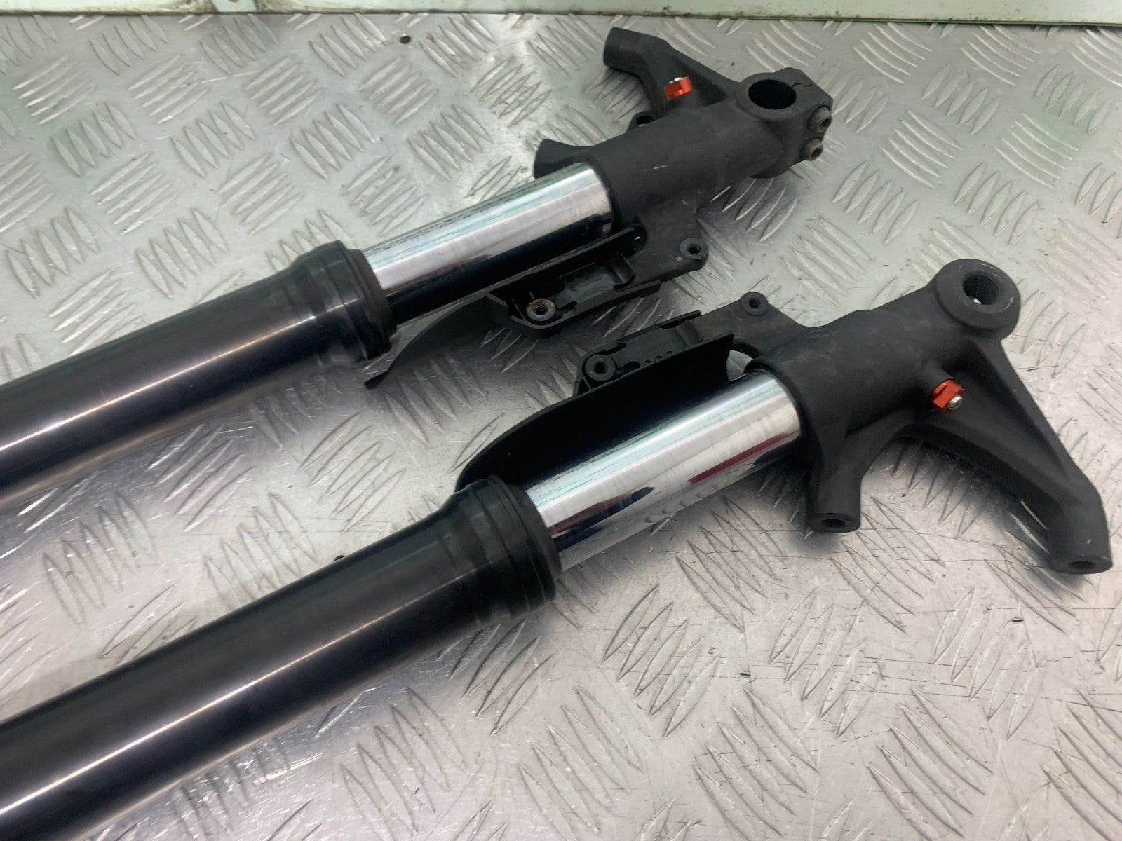 TRIUMPH 675 STREET TRIPLE RX FORKS   2015- 2017 (CMB1299)