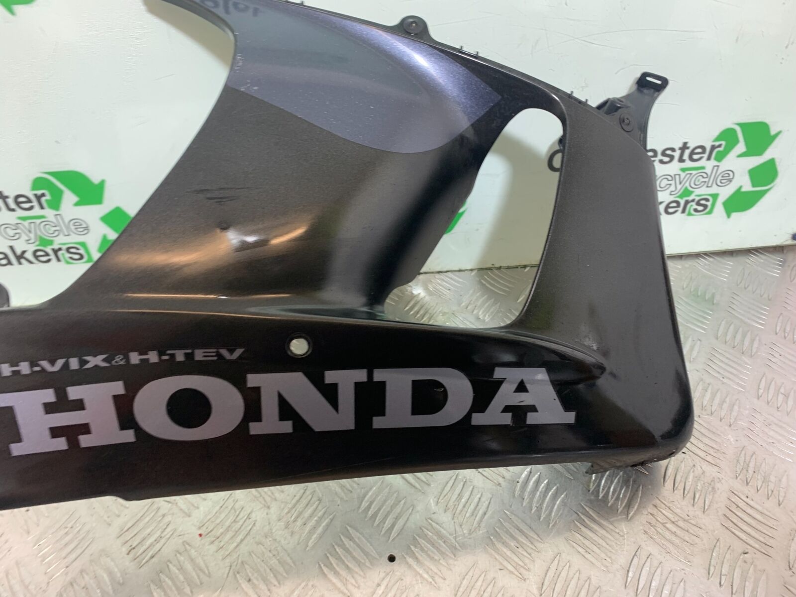 HONDA CBR 929 RRY FIREBLADE RIGHT LOWER FAIRING PANEL YEAR 2000-01 (CMB1094)