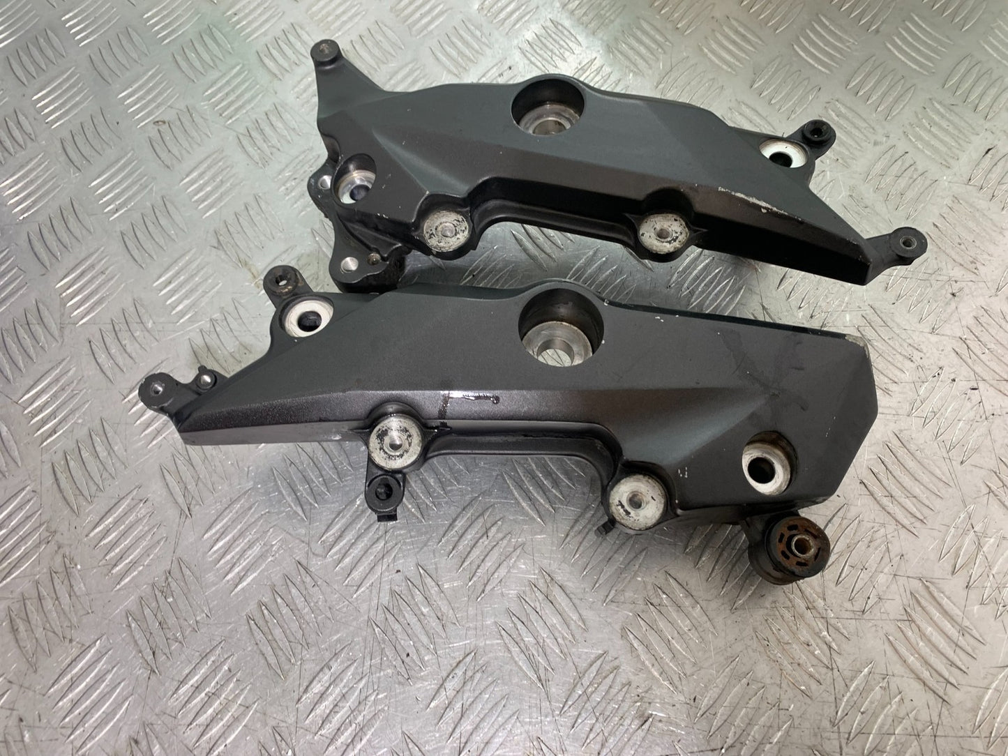 HONDA CBF600 CBF 600 LEFT & RIGHT HANGER MOUNTS   YEAR 2004 -07 (CMB1247)