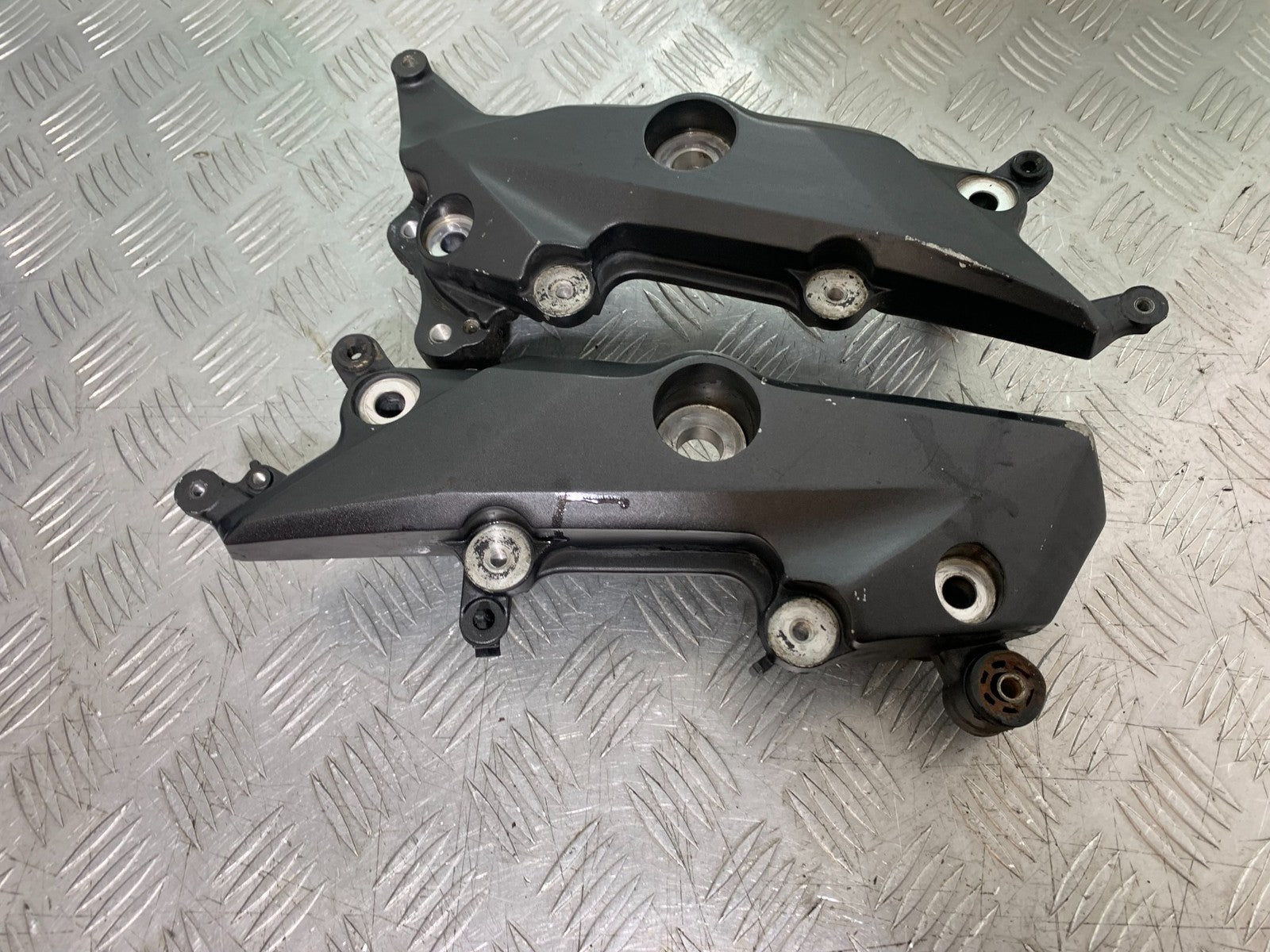 HONDA CBF600 CBF 600 LEFT & RIGHT HANGER MOUNTS   YEAR 2004 -07 (CMB1247)