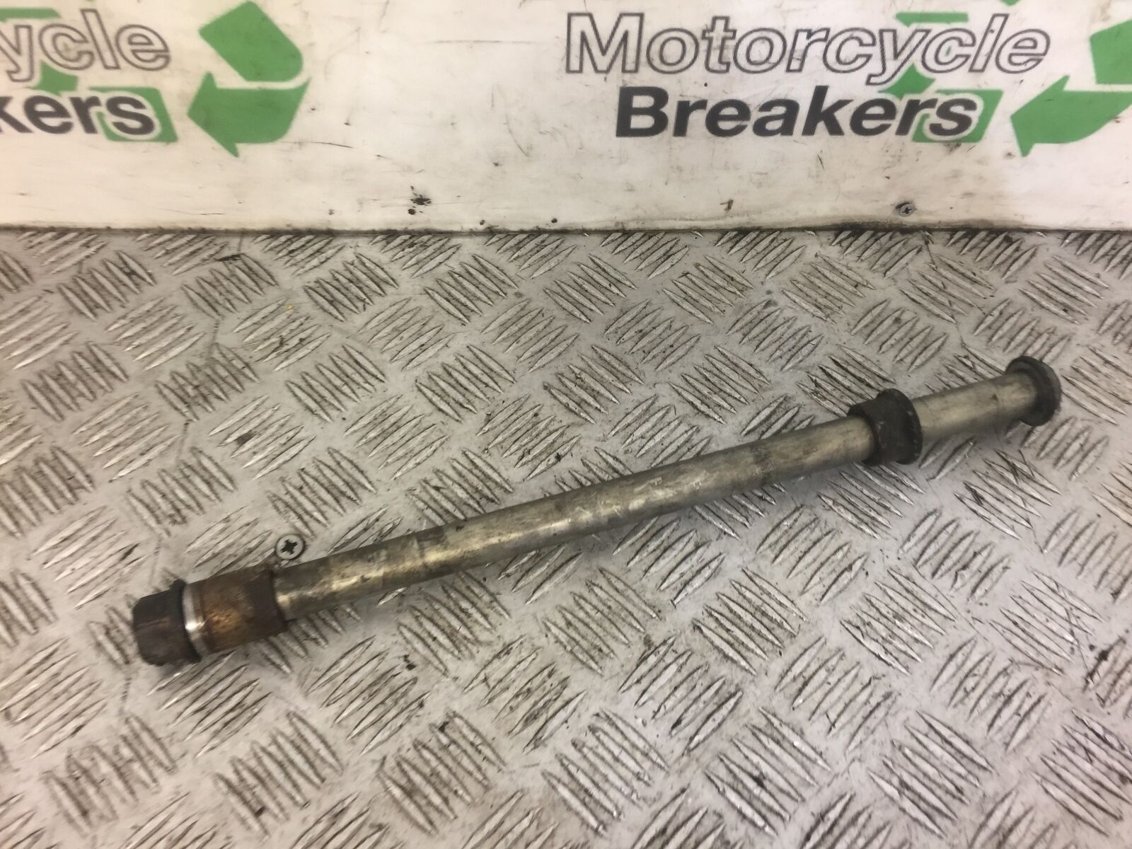 SUZUKI 650 BURGMAN REAR WHEEL SPINDLE  YEAR 2006-2012 (STOCK 471)