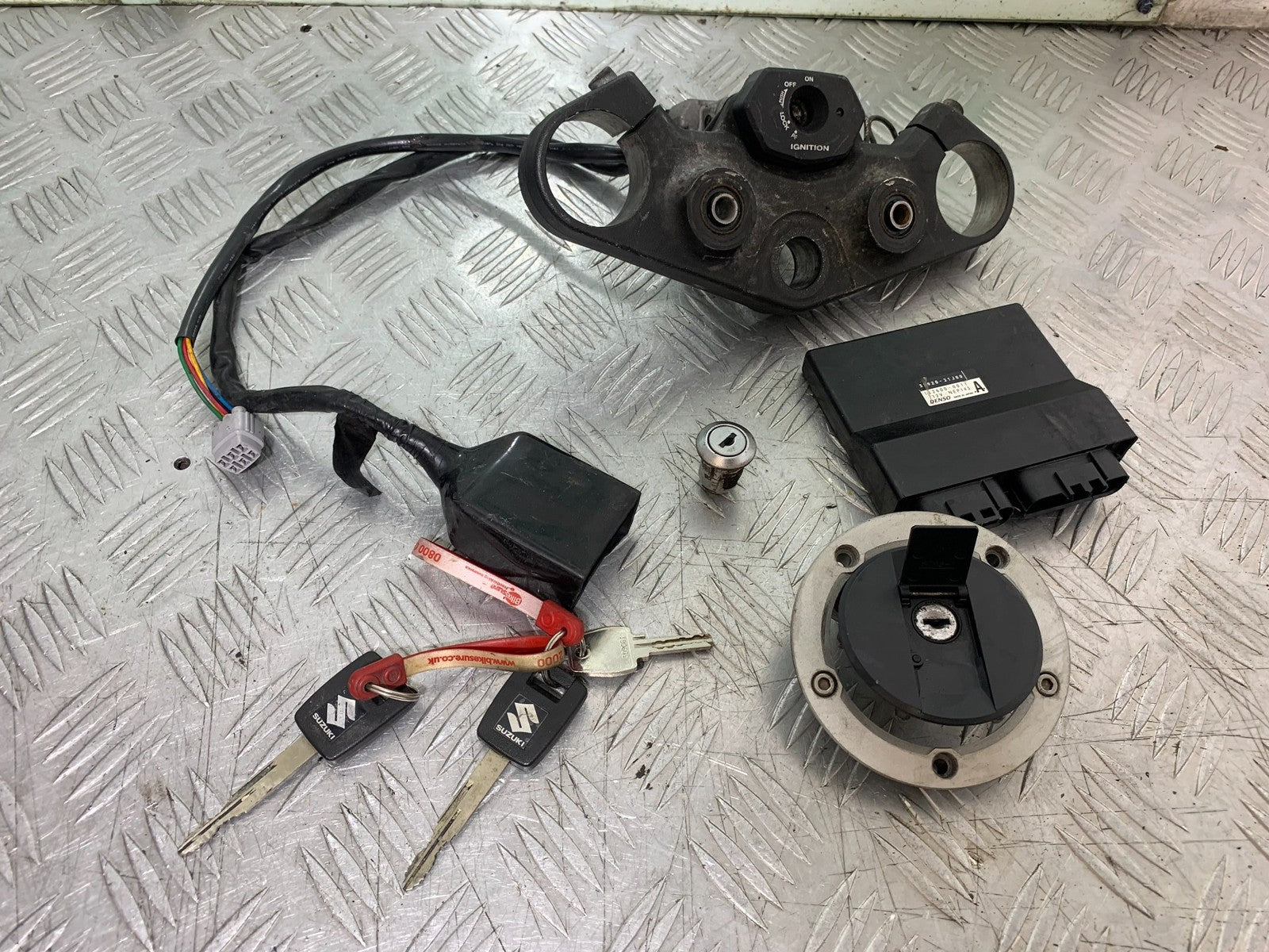 SUZUKI DL1000 V-STROM ECU LOCKS KEYS   YEAR 2014-2019 (CMB1325)