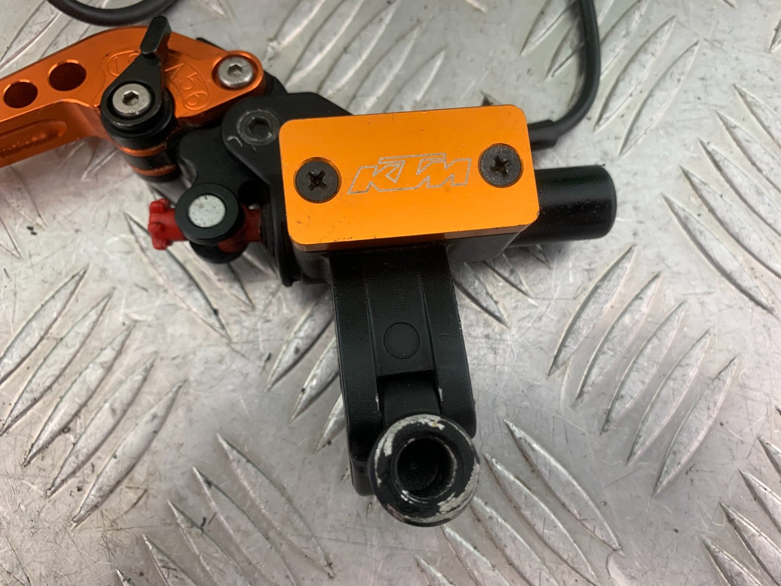 KTM 690 DUKE R LC4 CLUTCH MASTER CYLINDER YEAR 2012-2015  (CMB1180)