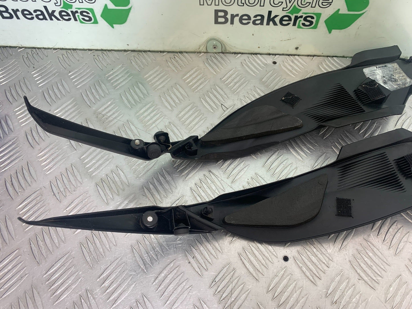 KAWASAKI ZX6R LEFT AND RIGHT LOWER TANK PANELS  YEAR 2009-2012 (CMB1136)