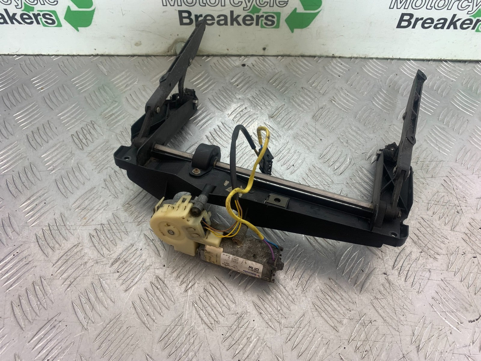BMW K1200 K 1200 LT SCREEN MOTOR AND BRACKET    YEAR 1999-07 (CMB1271)