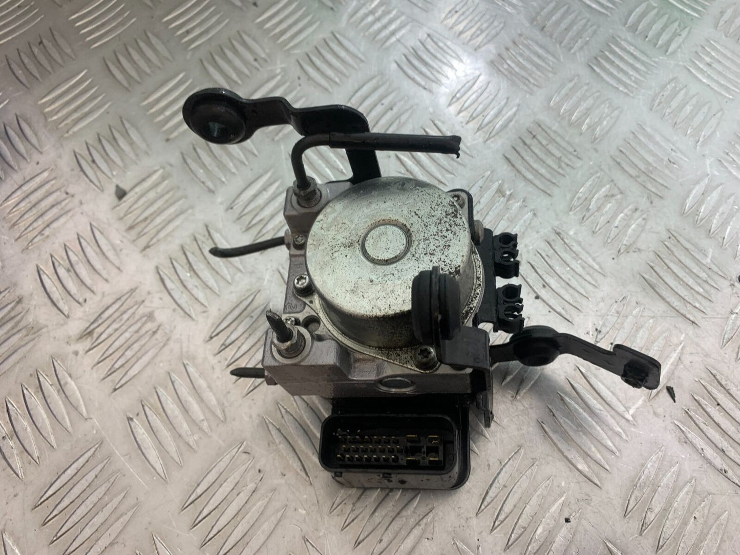 TRIUMPH TIGER 800 ABS PUMP YEAR 2011-2014 (CMB1113)