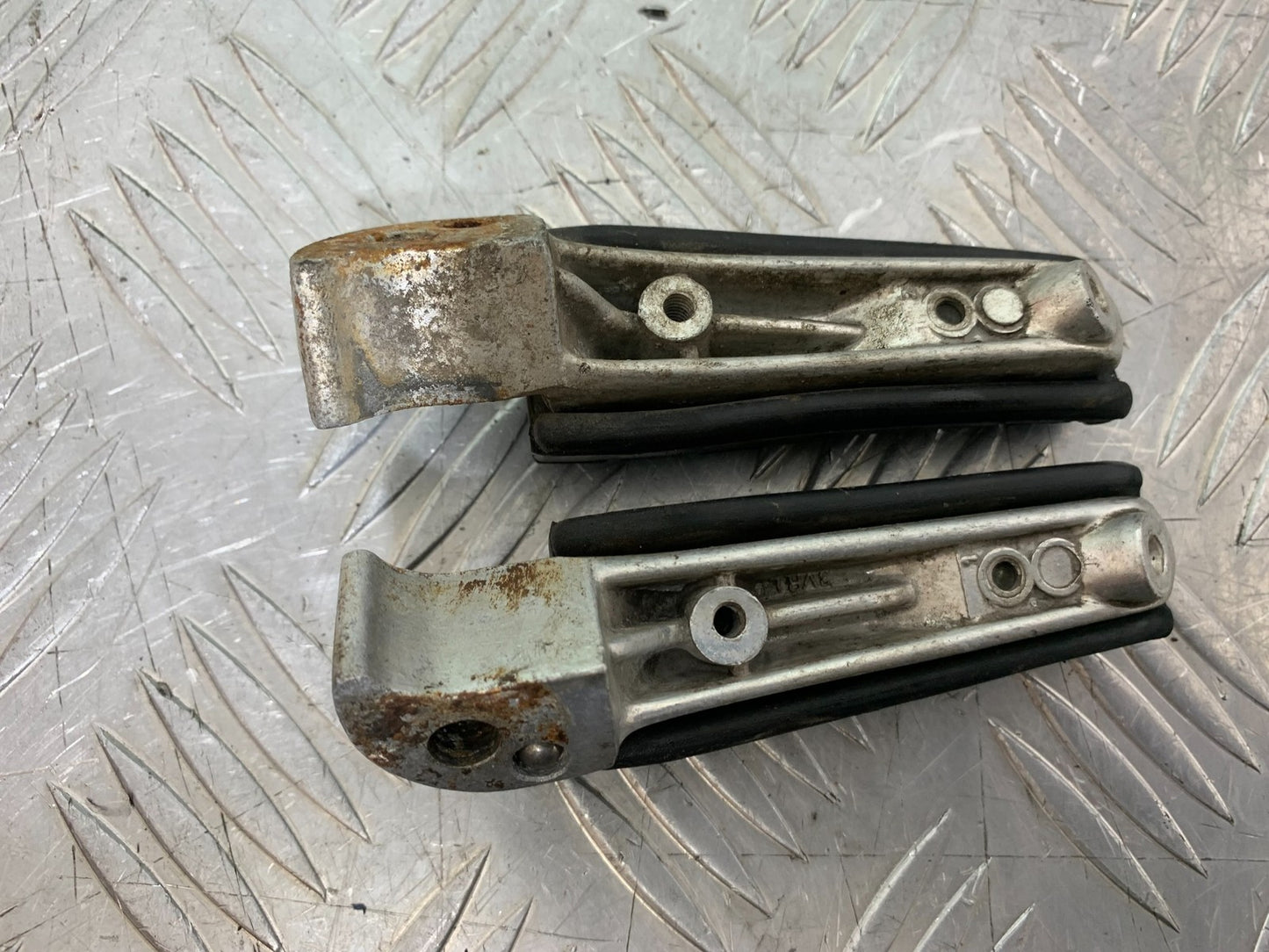 YAMAHA XJ600 XJ 600 DIVERSION REAR PEGS   1998-2000 (CMB1191)