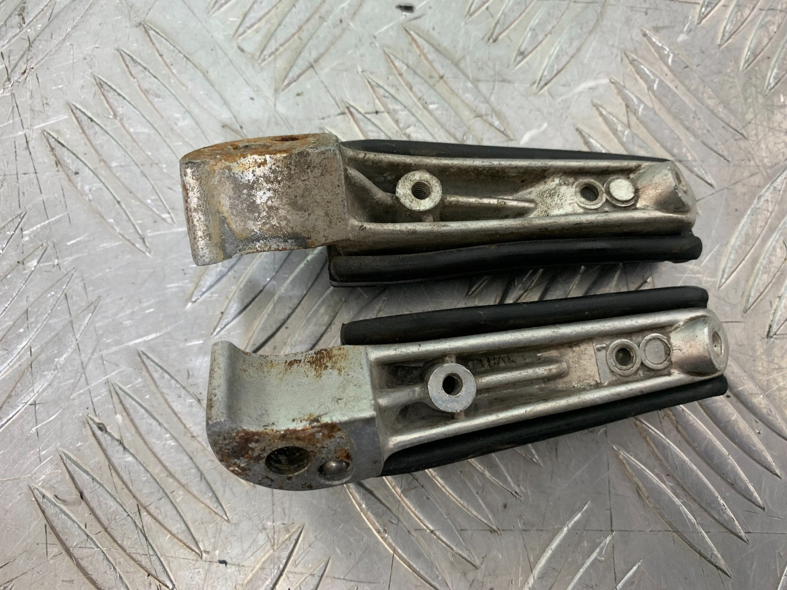 YAMAHA XJ600 XJ 600 DIVERSION REAR PEGS   1998-2000 (CMB1191)