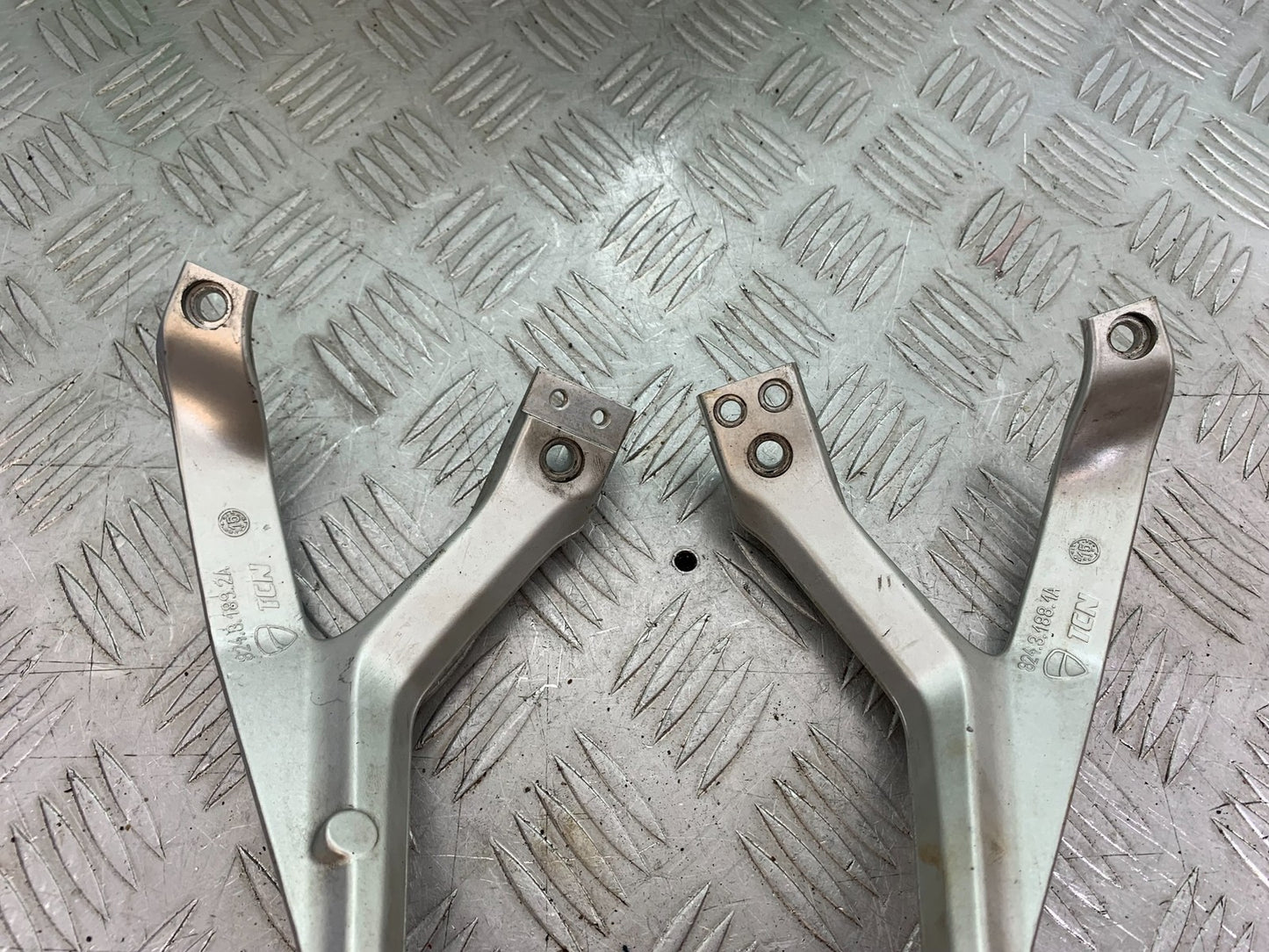 DUCATI 1299 PANIGALE REAR HANGERS AND PEGS   YEAR 2016 (CMB 1187)
