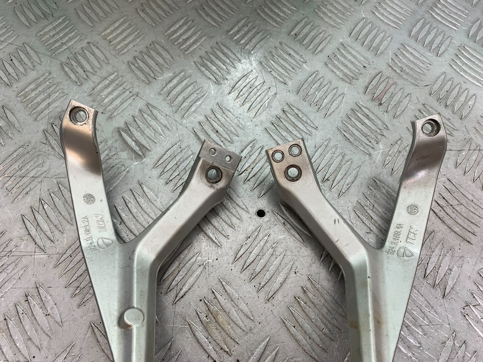 DUCATI 1299 PANIGALE REAR HANGERS AND PEGS   YEAR 2016 (CMB 1187)