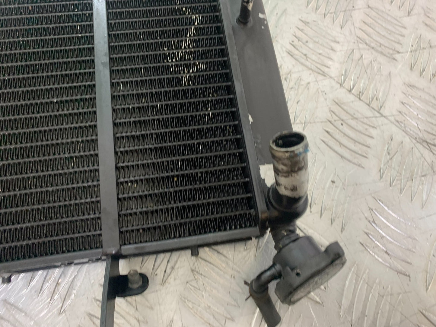 TRIUMPH 1050 SPRINT ST RADIATOR  2003-2011 (CMB1285)